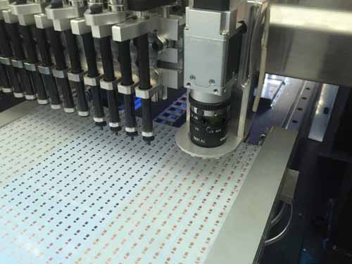 視覺(jué)定位系統(tǒng)，LED貼片焊盤(pán)定位-機(jī)器視覺(jué)_視覺(jué)檢測(cè)設(shè)備_3D視覺(jué)_缺陷檢測(cè)