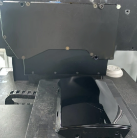 汽車模具外殼表面劃痕檢測方案-機(jī)器視覺_視覺檢測設(shè)備_3D視覺_缺陷檢測