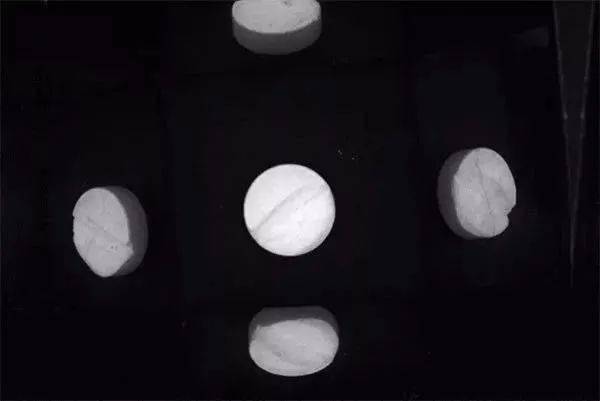 藥片缺陷檢測方案-機器視覺_視覺檢測設備_3D視覺_缺陷檢測