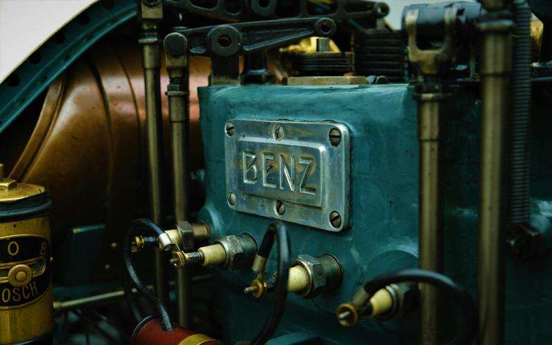 智能交通系統(tǒng)中機(jī)器視覺如何實(shí)現(xiàn)紅綠燈識(shí)別