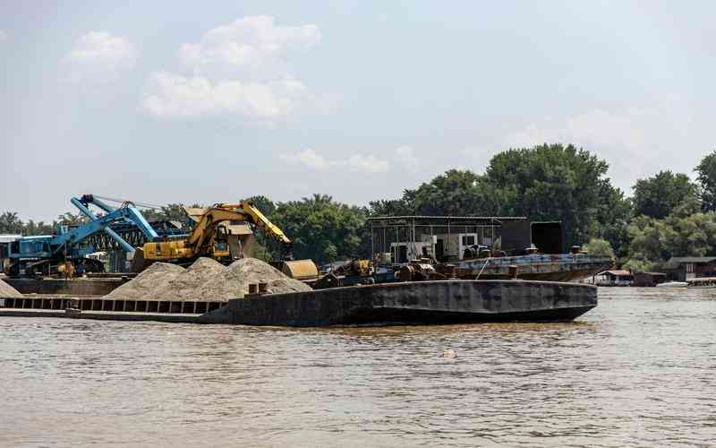 在表面缺陷檢測(cè)中，深度學(xué)習(xí)模型的訓(xùn)練數(shù)據(jù)如何獲取