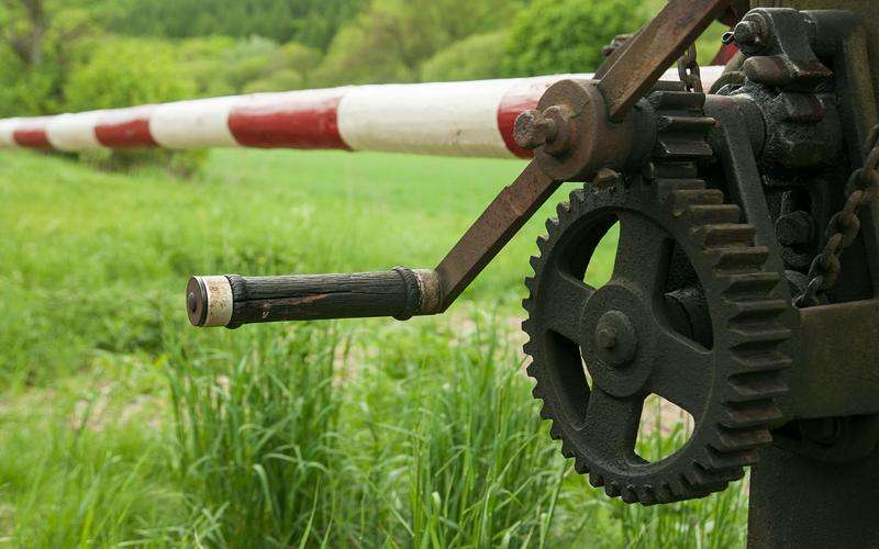 如何在表面瑕疵檢測中集成多種AI技術(shù)