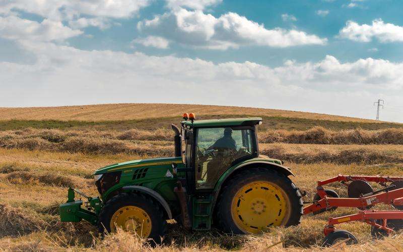 視覺檢測系統(tǒng)如何識別交通標(biāo)志和信號燈