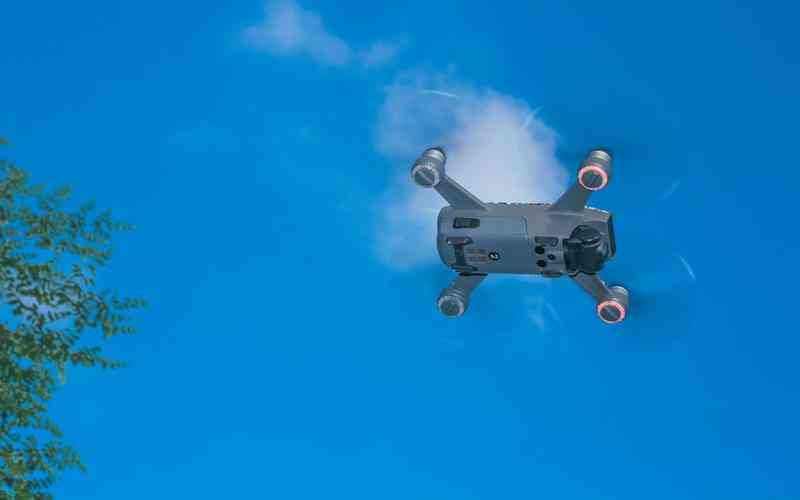 瑕疵檢測(cè)技術(shù)如何應(yīng)對(duì)復(fù)雜和多變的生產(chǎn)環(huán)境